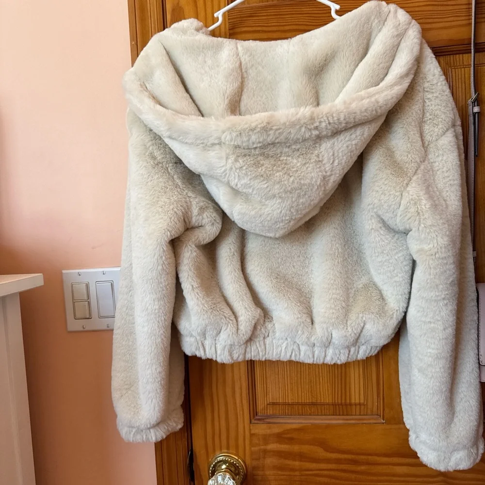 Vigoss Beige Fuzzy Jacket - Picture 2 of 4